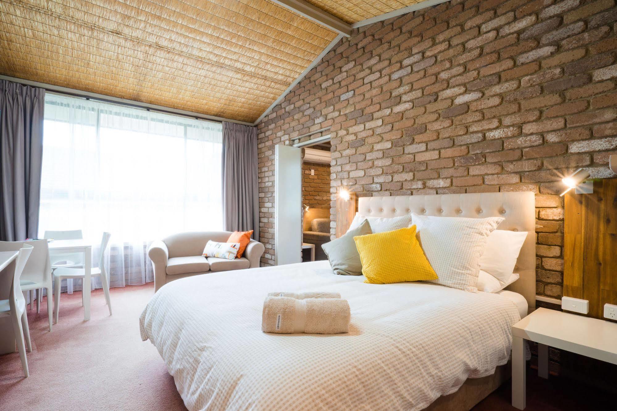 Farnham Court Motel And Restaurant Морвел Екстер'єр фото