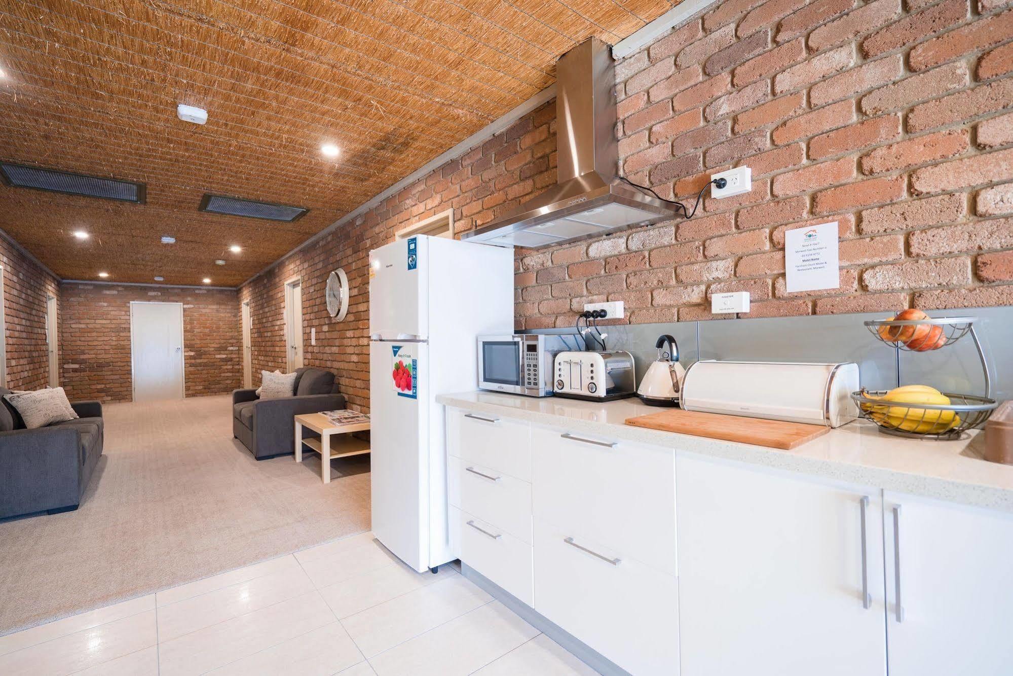 Farnham Court Motel And Restaurant Морвел Екстер'єр фото