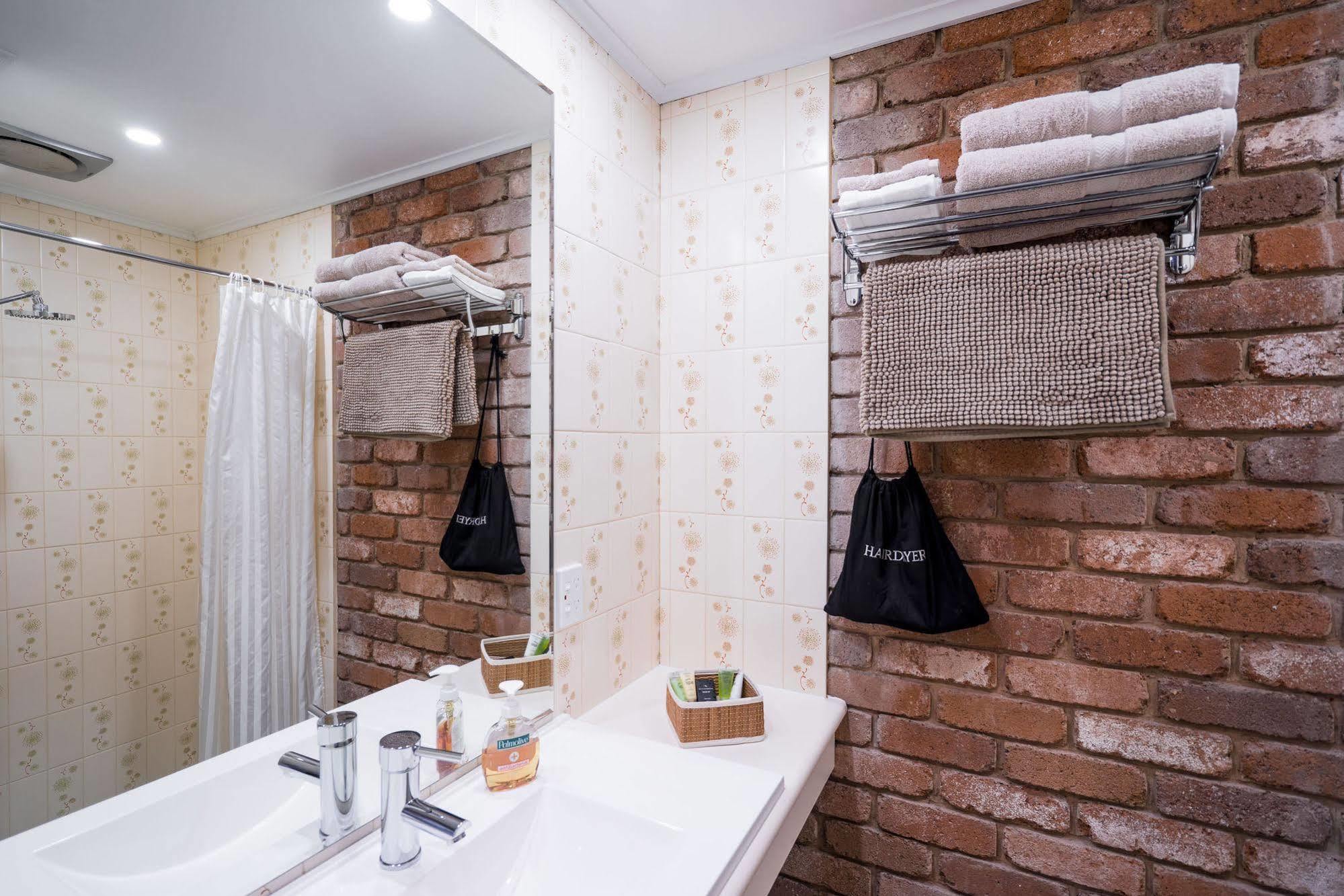 Farnham Court Motel And Restaurant Морвел Екстер'єр фото
