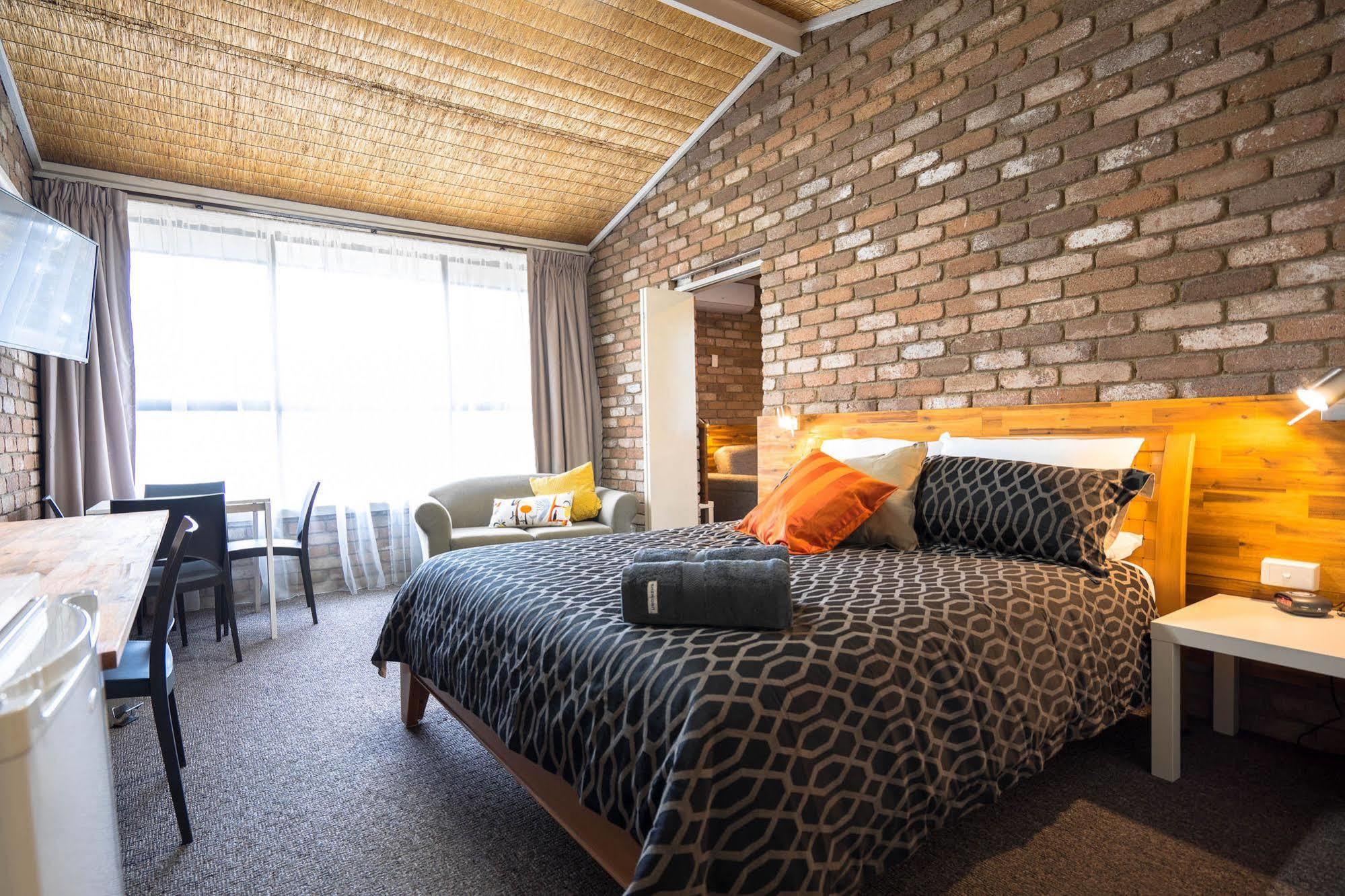 Farnham Court Motel And Restaurant Морвел Екстер'єр фото